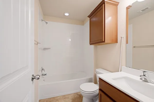 $1,660 | 129 Plata Lane, Jarrell, TX 76537