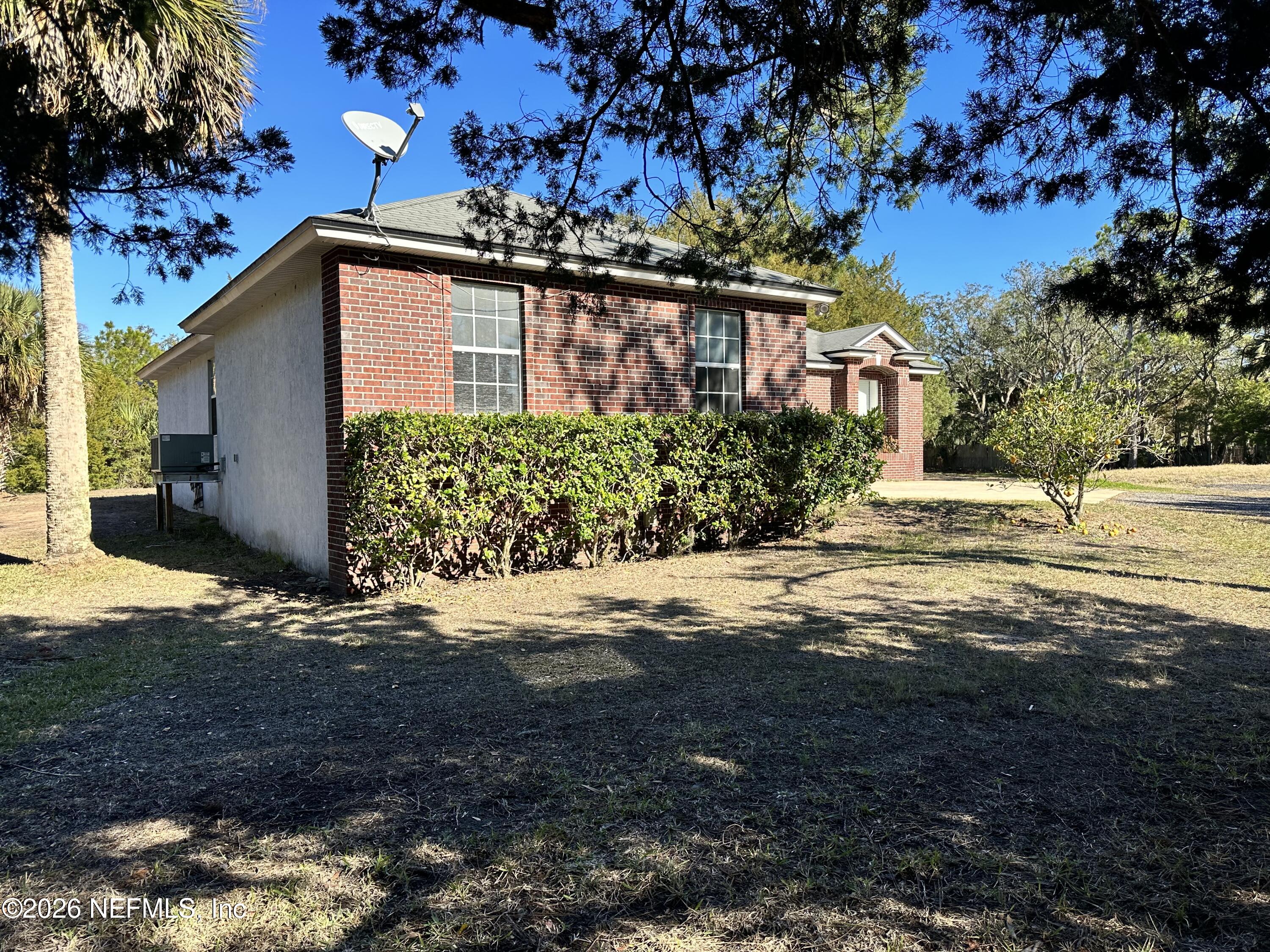 16255 Shellcracker Road Jacksonville, FL 32226 - Photo 4 of 40 a front view of a house with a yard