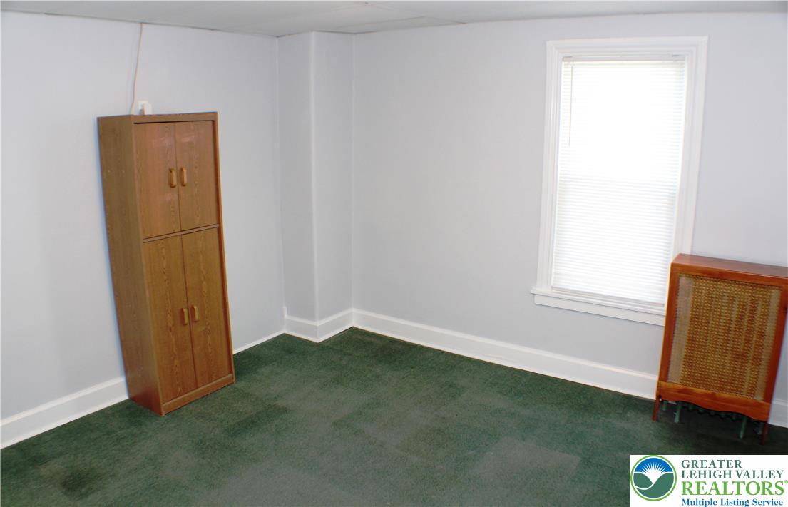 115 Howertown Road Catasauqua, PA 18032 - Photo 19 of 33 Furniture can stay, wordrobe and cabinet