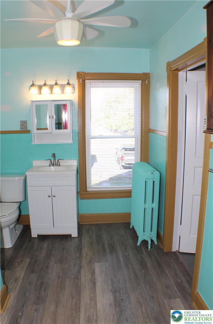 115 Howertown Road Catasauqua, PA 18032 - Photo 23 of 33 Full Bath is nicely updated