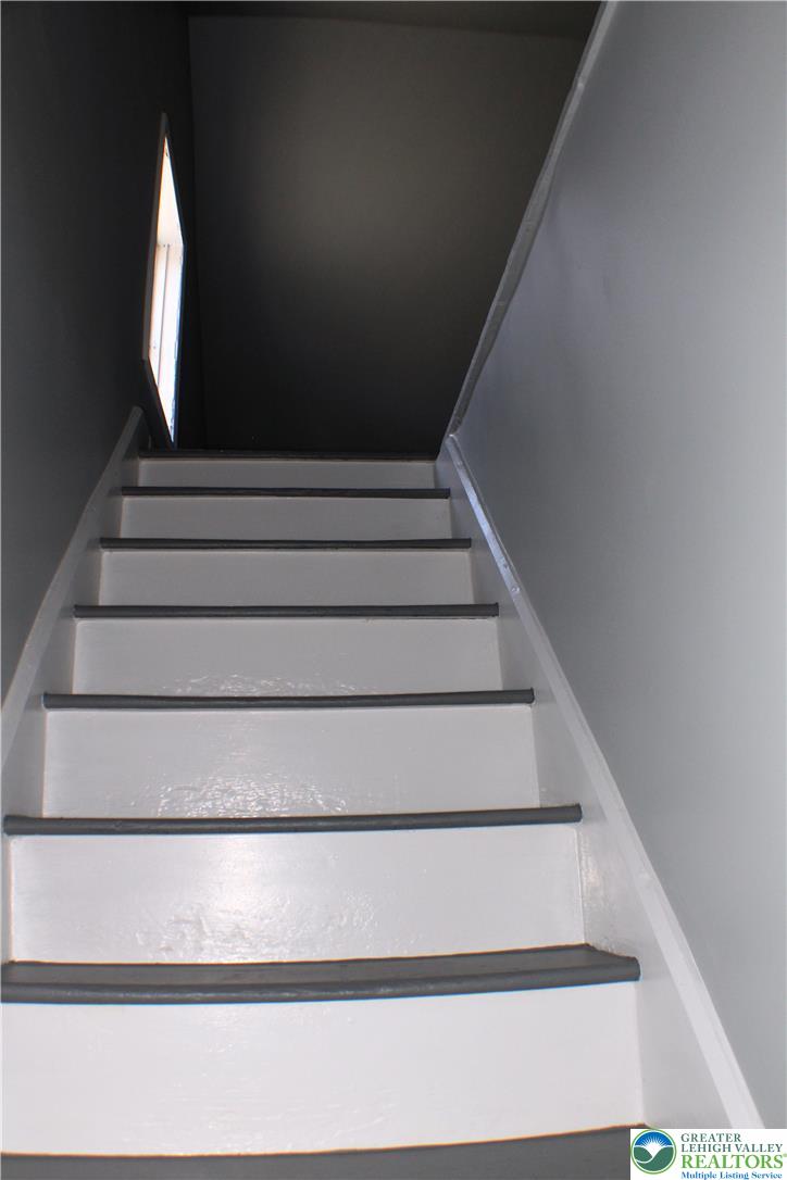 115 Howertown Road Catasauqua, PA 18032 - Photo 26 of 33 The top level