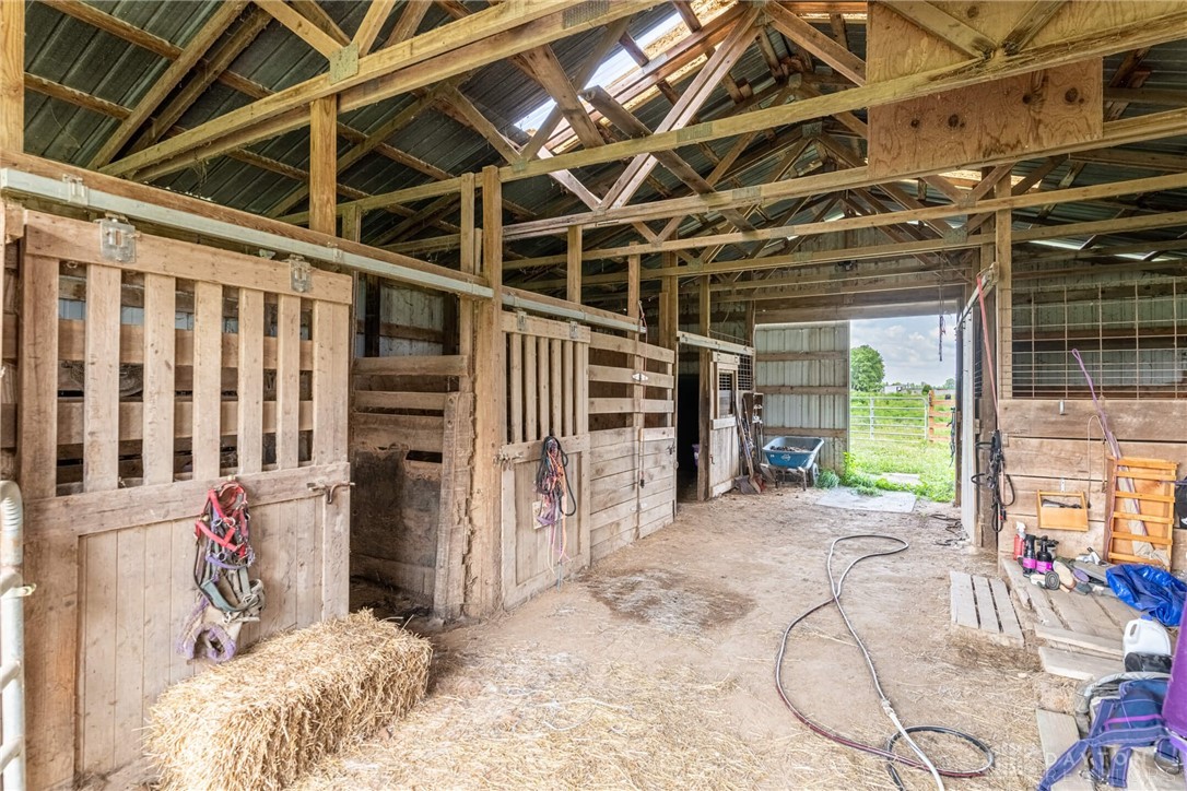 6860 Johnson Road Springfield, OH 45502 - Photo 8 of 31 4 stalls