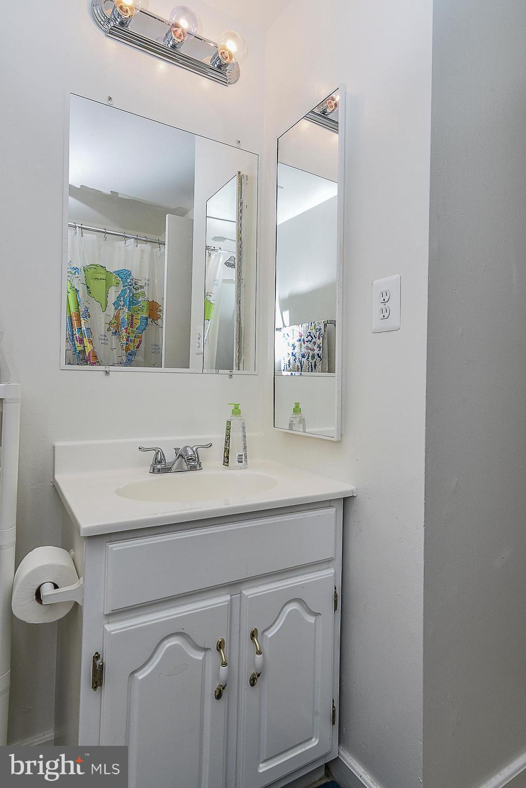 8291 Raindrop Way Springfield, VA 22153 - Photo 15 of 40