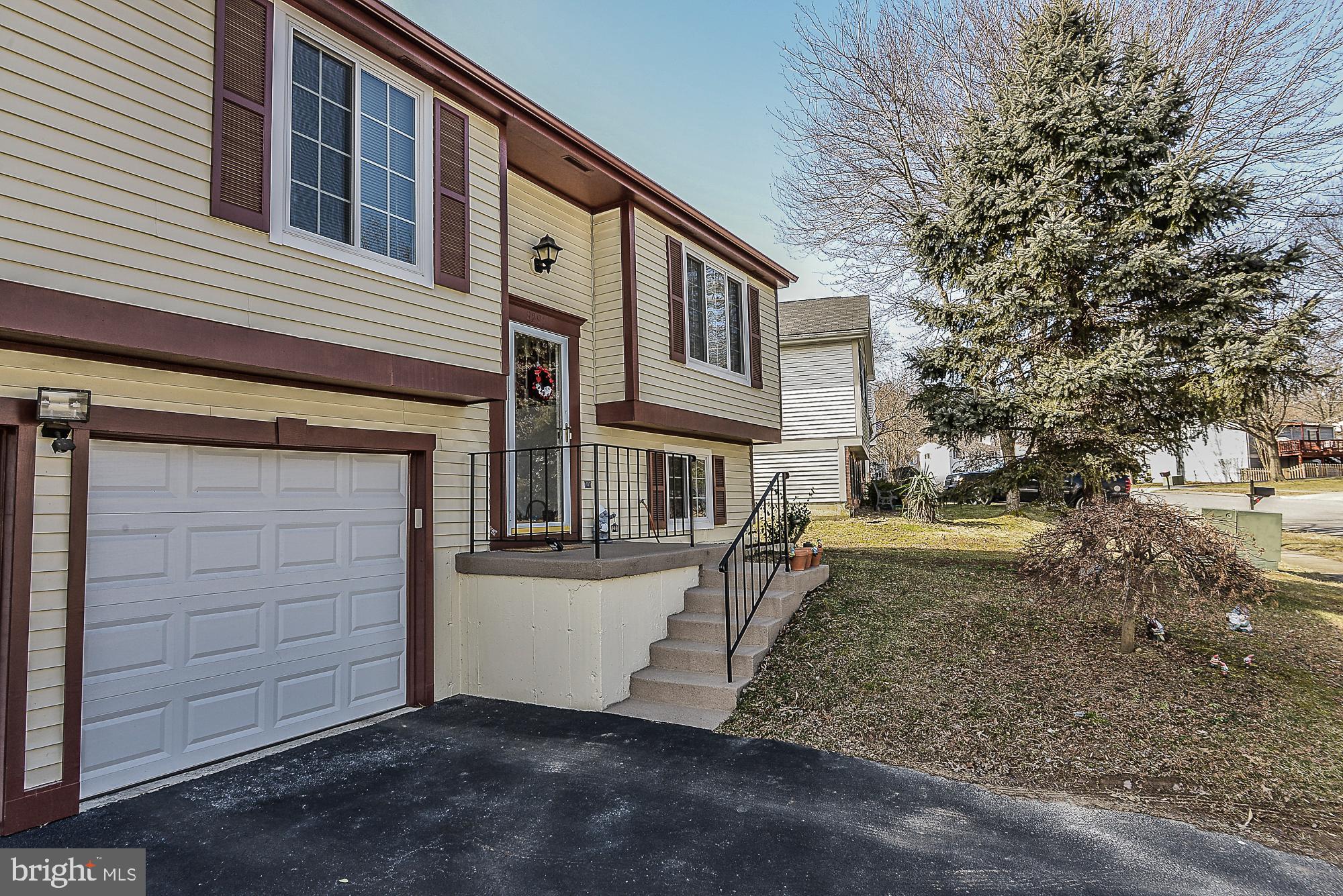 8291 Raindrop Way Springfield, VA 22153 - Photo 3 of 40