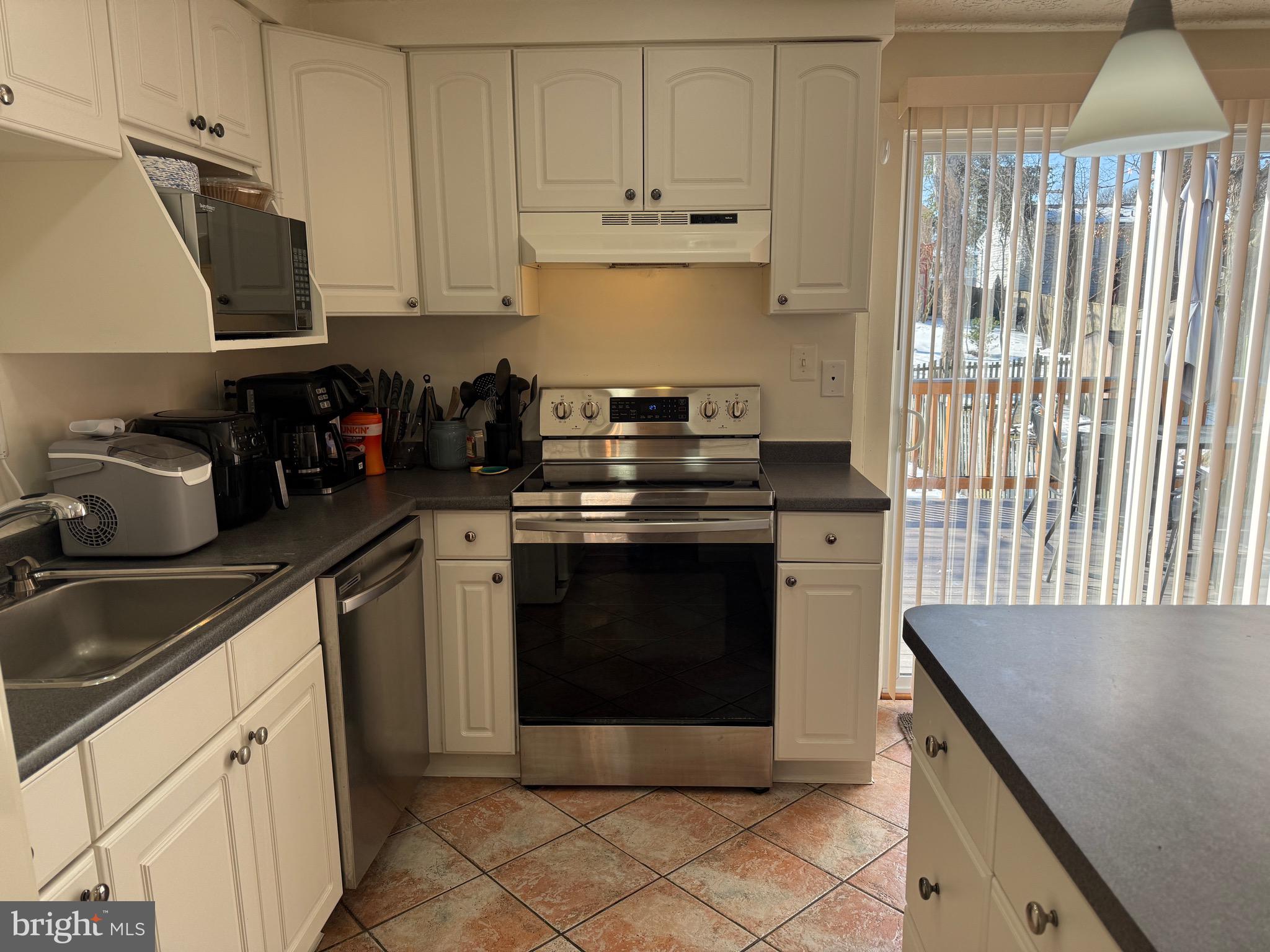 8291 Raindrop Way Springfield, VA 22153 - Photo 31 of 40