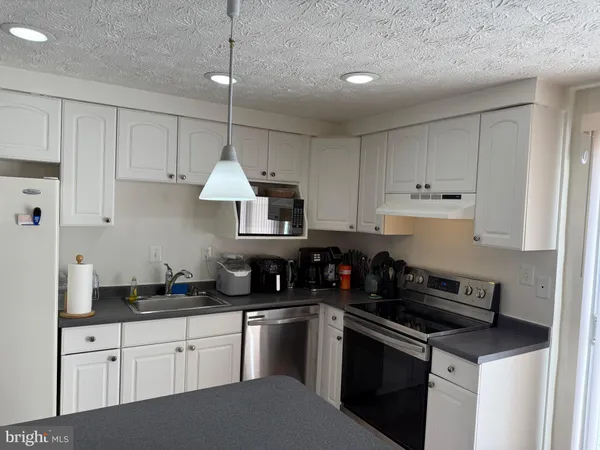 $3,200 | 8291 Raindrop Way, Springfield, VA 22153