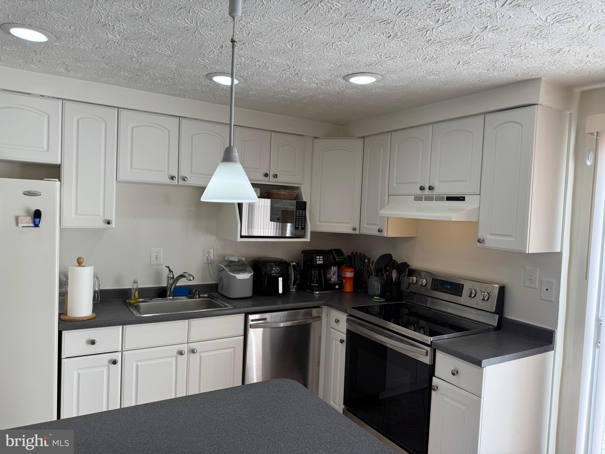 8291 Raindrop Way Springfield, VA 22153 - Photo 33 of 40