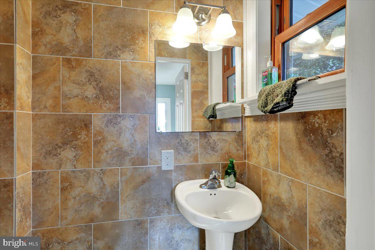 105 South Park Road Reading, PA 19610 - Photo 12 of 30