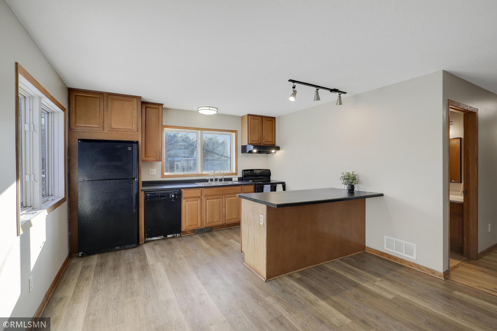 624 Cook Avenue St. Paul, MN 55130 - Photo 2 of 21