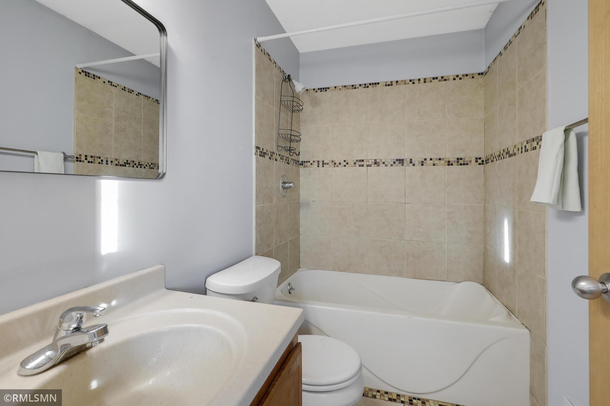 624 Cook Avenue St. Paul, MN 55130 - Photo 5 of 21