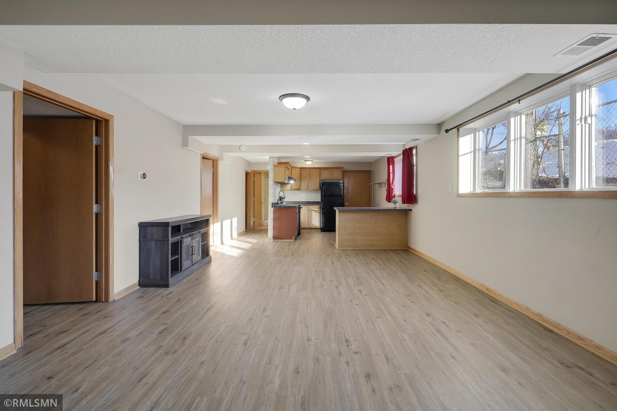 624 Cook Avenue St. Paul, MN 55130 - Photo 8 of 21