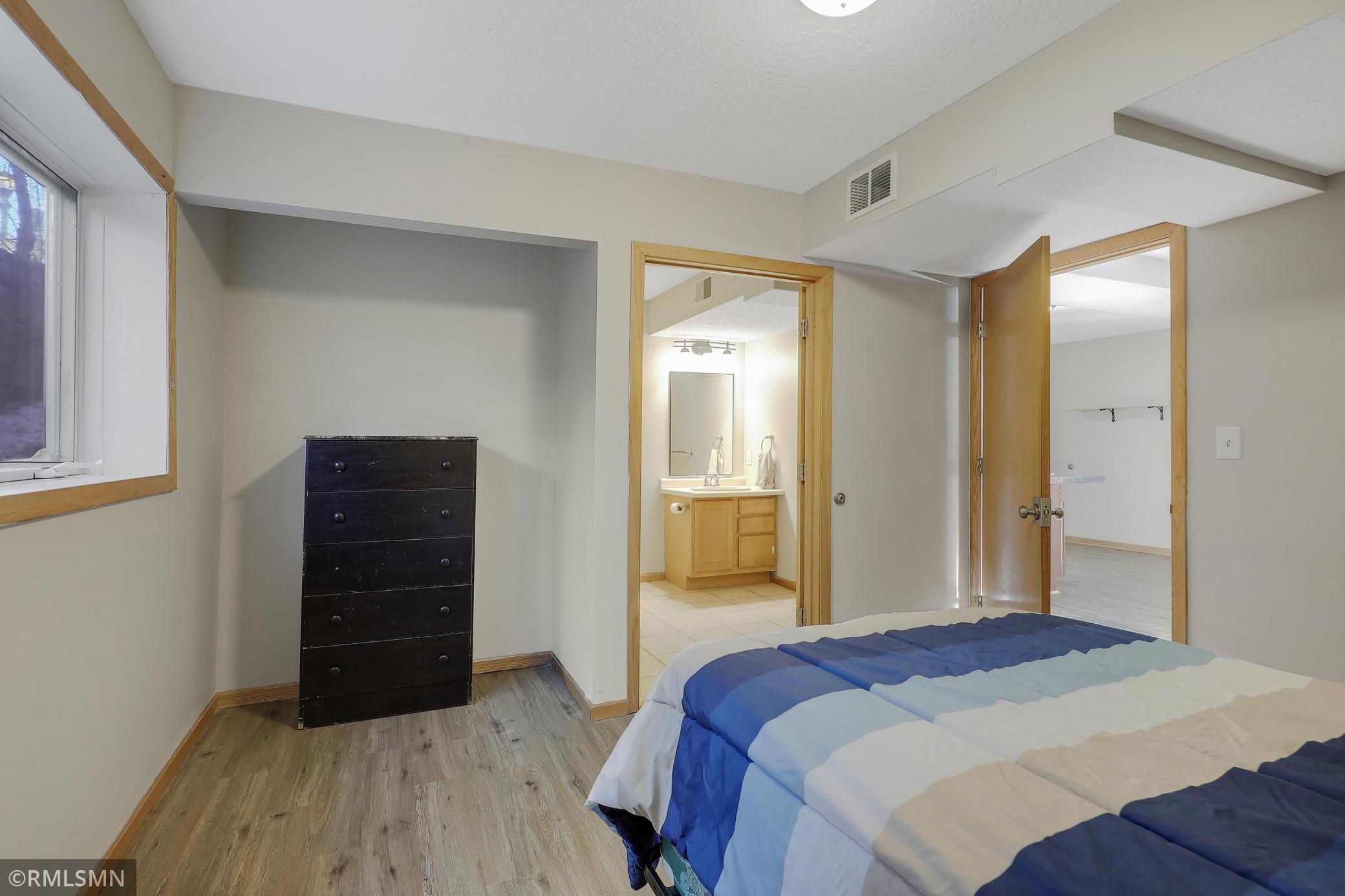 624 Cook Avenue St. Paul, MN 55130 - Photo 10 of 21