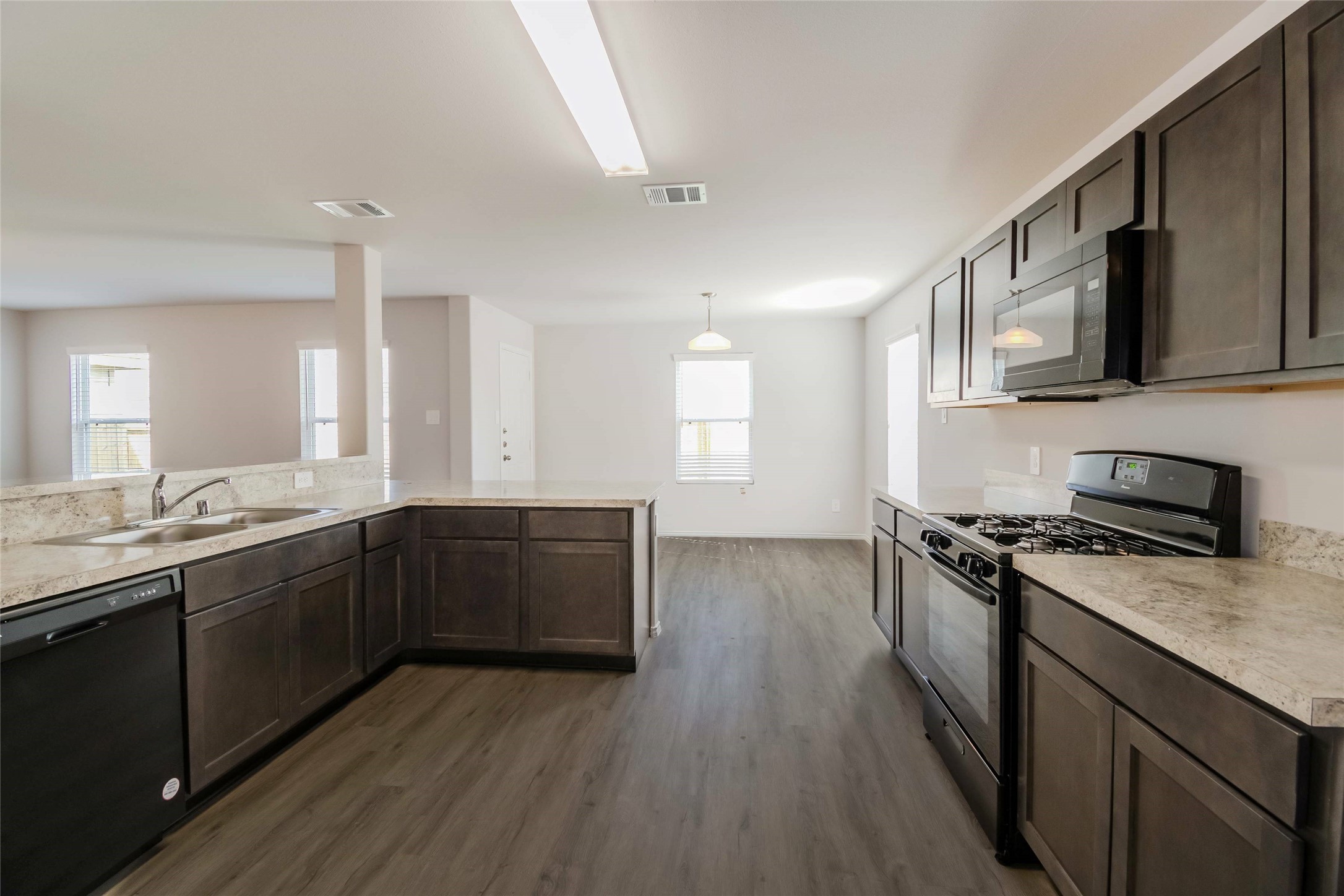4930 Giant Sequoia Way Spring, TX 77373 - Photo 4 of 16 Photos may be representative of the floor plan and not the exact home. Finishes, layout, and features of the actual property for lease may vary.