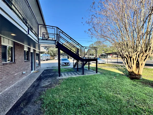 $1,050 | 2201 North Grand Boulevard, Unit 11, Pearland, TX 77581