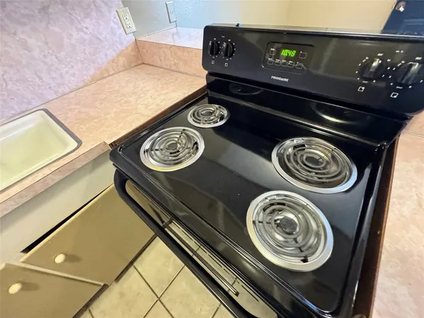 $1,050 | 2201 North Grand Boulevard, Unit 11, Pearland, TX 77581