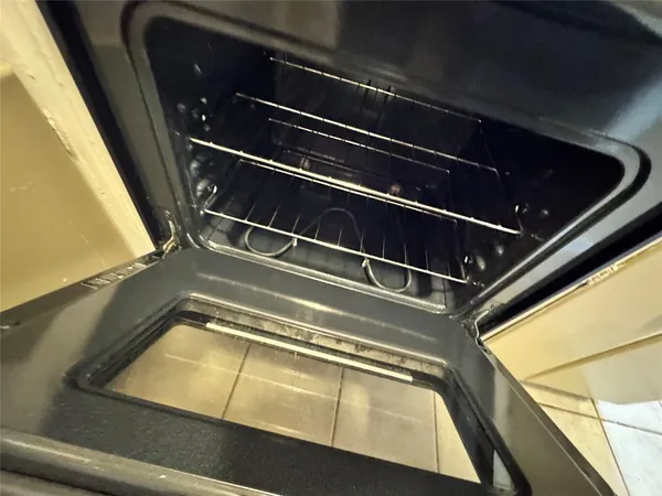 $1,050 | 2201 North Grand Boulevard, Unit 11, Pearland, TX 77581