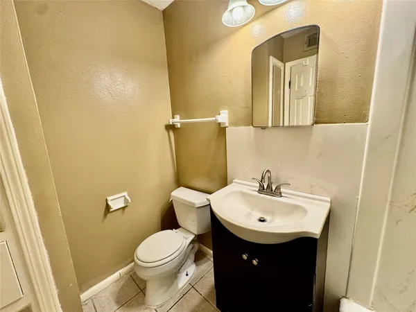 $1,050 | 2201 North Grand Boulevard, Unit 11, Pearland, TX 77581
