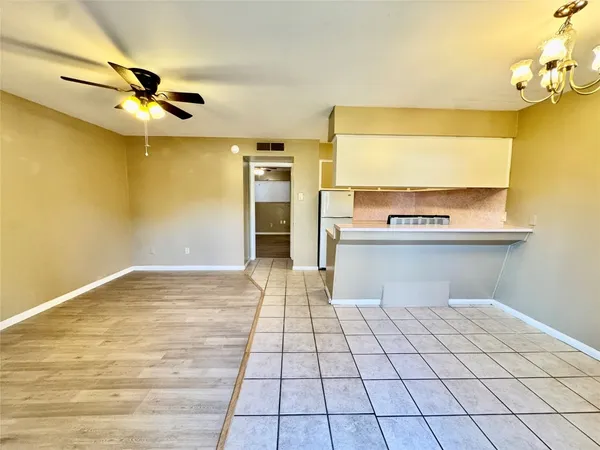 $1,050 | 2201 North Grand Boulevard, Unit 11, Pearland, TX 77581