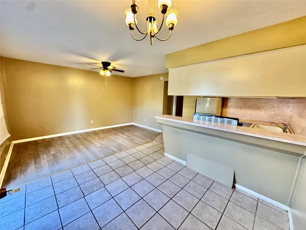 $1,050 | 2201 North Grand Boulevard, Unit 11, Pearland, TX 77581