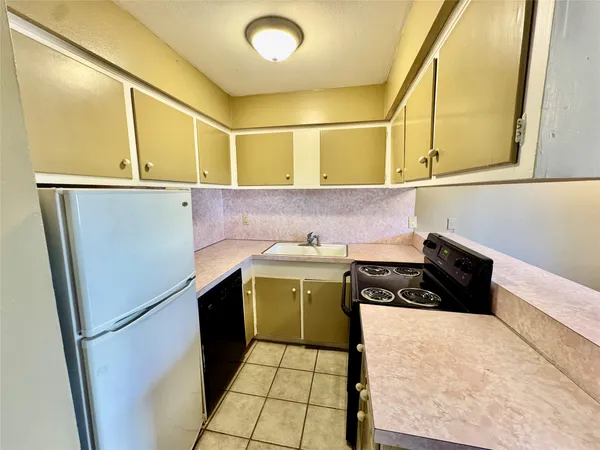 $1,050 | 2201 North Grand Boulevard, Unit 11, Pearland, TX 77581