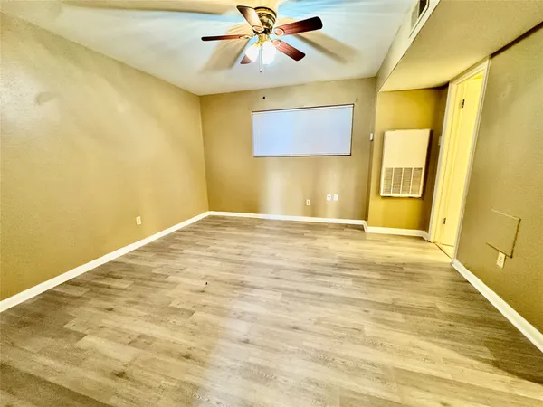 $1,050 | 2201 North Grand Boulevard, Unit 11, Pearland, TX 77581