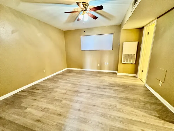 $1,050 | 2201 North Grand Boulevard, Unit 11, Pearland, TX 77581