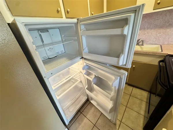 $1,050 | 2201 North Grand Boulevard, Unit 11, Pearland, TX 77581