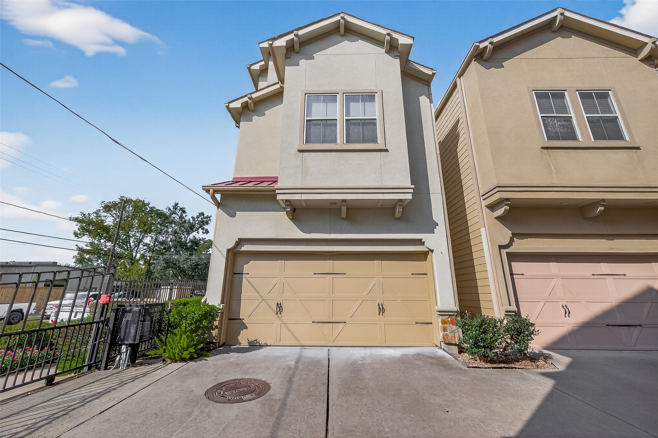 931 West 23rd Street, Unit K Houston, TX 77008 - Photo 39 of 40 Close proximity to shops and restaurants on 19th street, HEB, Downtown, Galleria, I-10, 610 and 290.