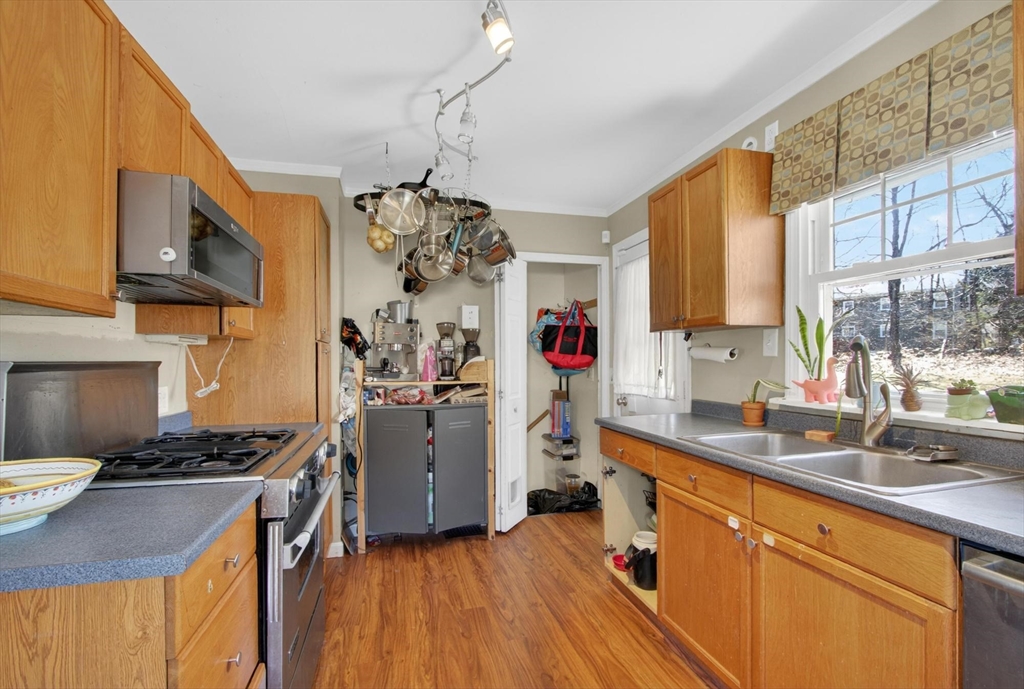 27 Robin Road Westborough, MA 01581 - Photo 11 of 23