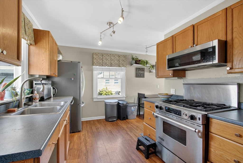 27 Robin Road Westborough, MA 01581 - Photo 12 of 23