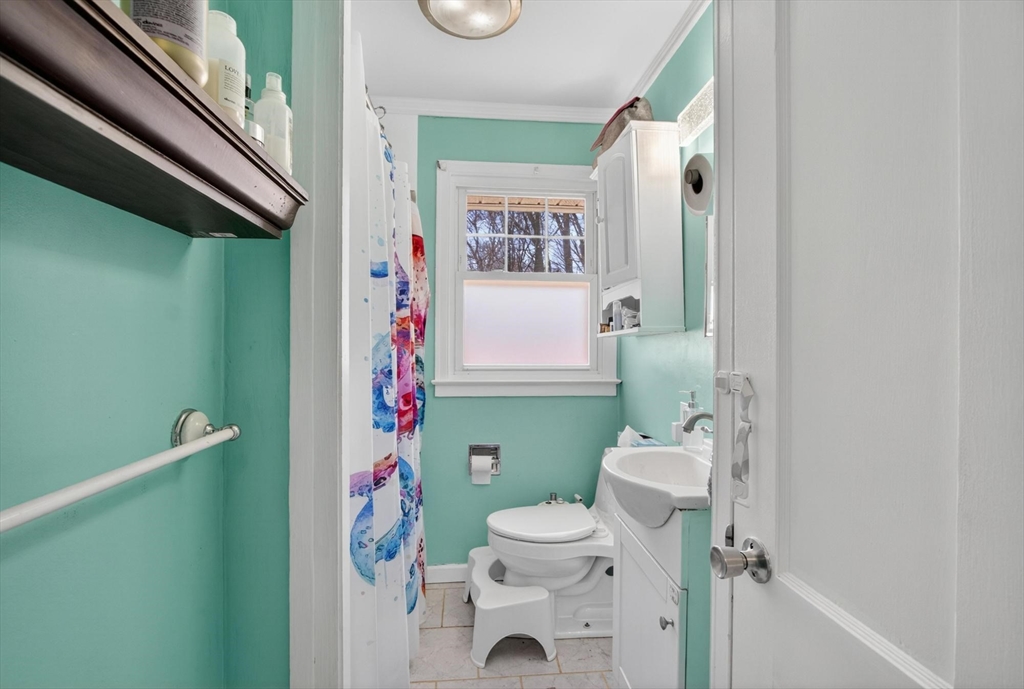 27 Robin Road Westborough, MA 01581 - Photo 16 of 23