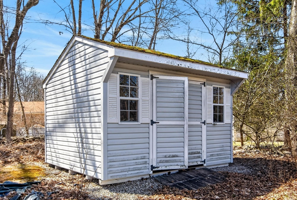 27 Robin Road Westborough, MA 01581 - Photo 5 of 23