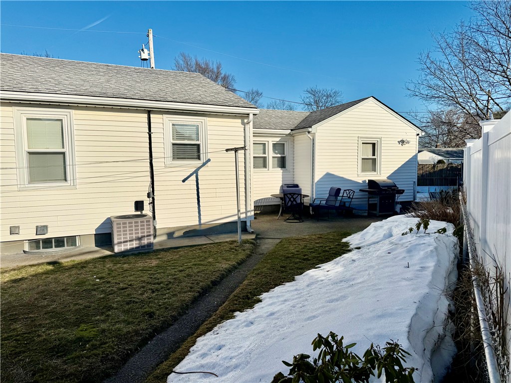 327 Rhode Island Avenue Pawtucket, RI 02860 - Photo 23 of 27