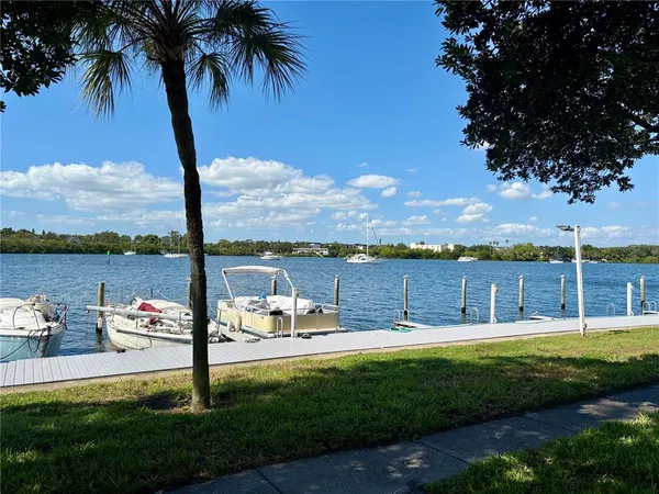 $2,850 | 136 Pompano Drive Southeast, Unit D, St. Petersburg, FL 33705
