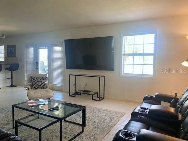 $2,850 | 136 Pompano Drive Southeast, Unit D, St. Petersburg, FL 33705