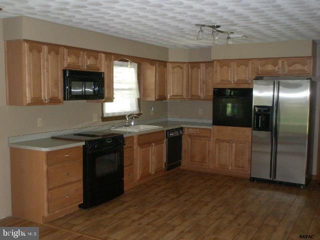 5043 East Prospect Road York, PA 17406 - Photo 6 of 31 Gallery Image 6