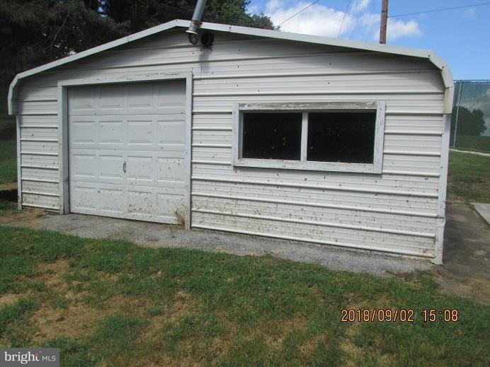1788 Hanover Road Spring Grove, PA 17362 - Photo 6 of 17 Gallery Image 6