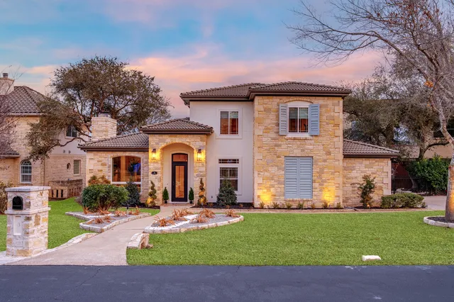 $1,130,000 | 3 Stillmeadow Court, The Hills, TX 78738