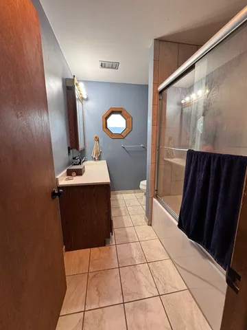 a view of entryway with workspace