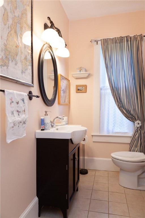 739 Wapping Road Portsmouth, RI 02871 - Photo 11 of 23 full main bath