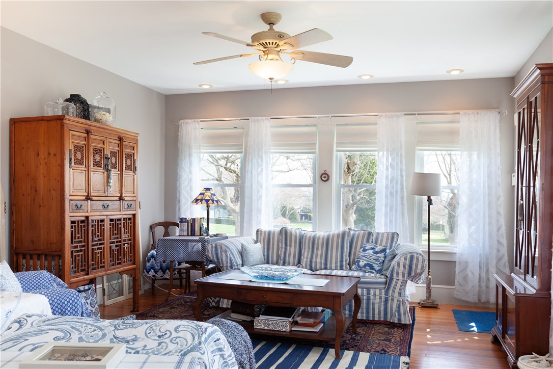 739 Wapping Road Portsmouth, RI 02871 - Photo 6 of 23 living room