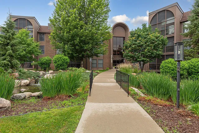 $149,000 | 9700 Portland Avenue South, Unit 237, Bloomington, MN 55420
