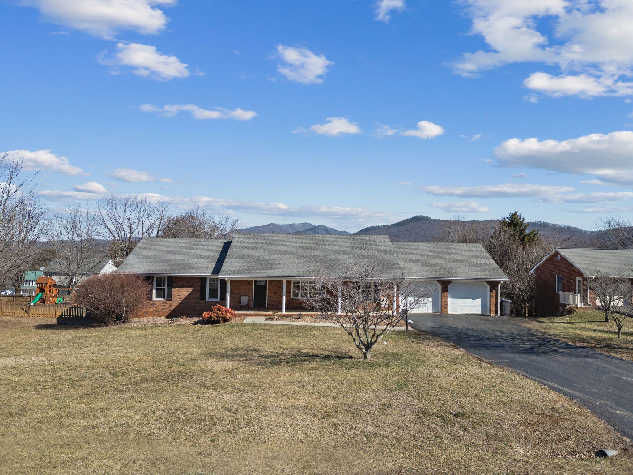 323 Winesap Road Roanoke, VA 24019 - Photo 1 of 36 Front