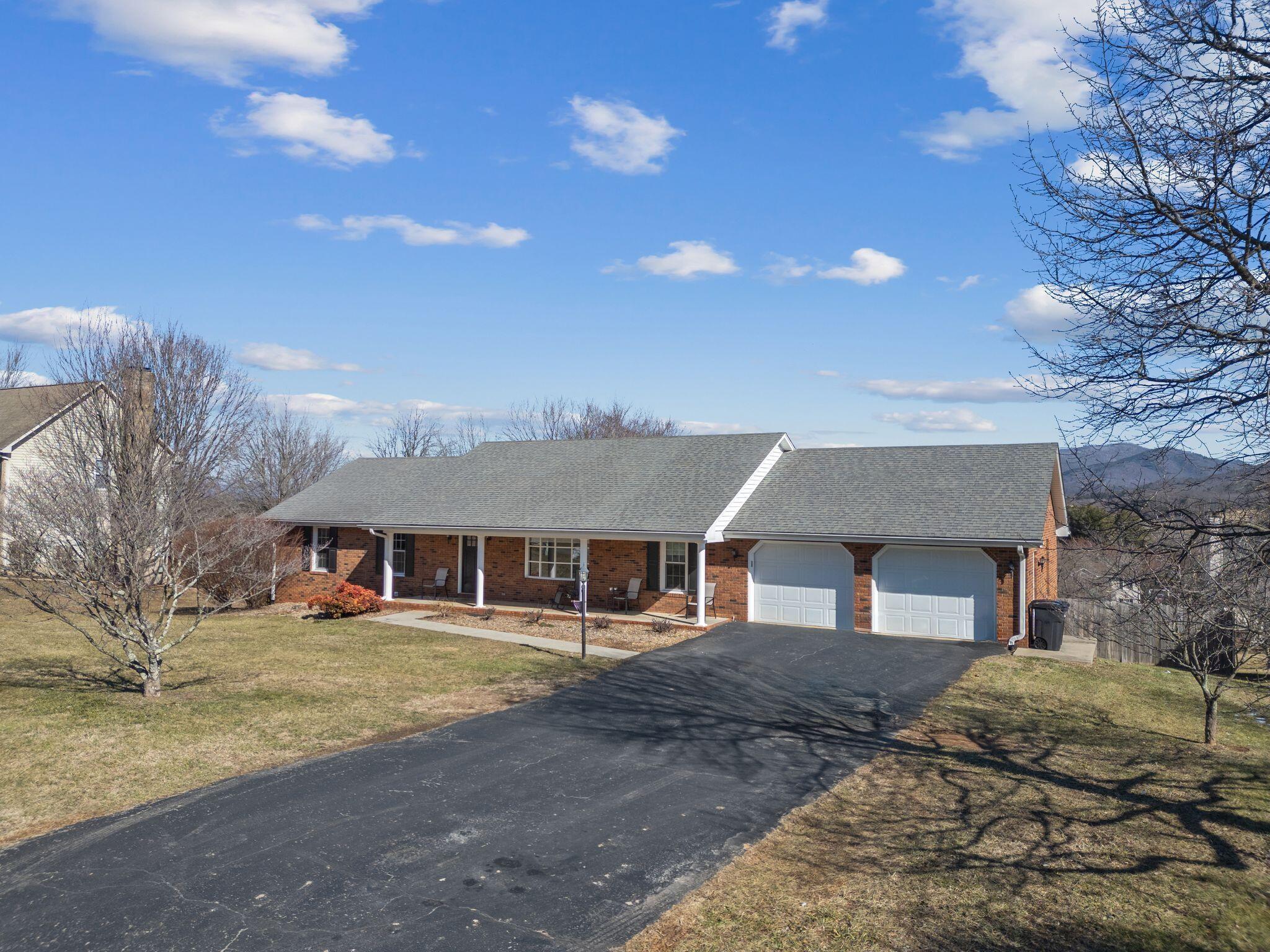 323 Winesap Road Roanoke, VA 24019 - Photo 2 of 36 02-323 Winesap Rd-MFW Media