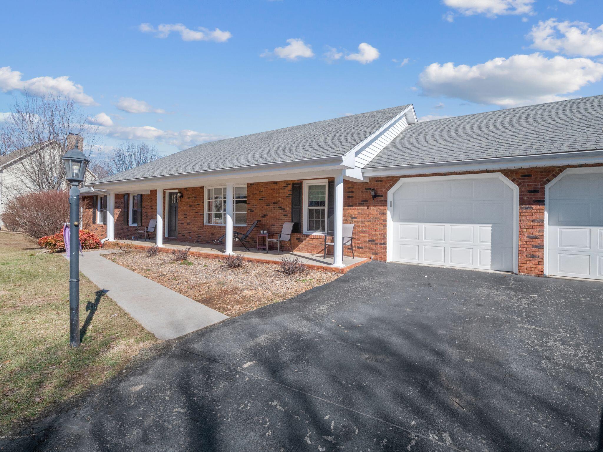 323 Winesap Road Roanoke, VA 24019 - Photo 3 of 36 03-323 Winesap Rd-MFW Media
