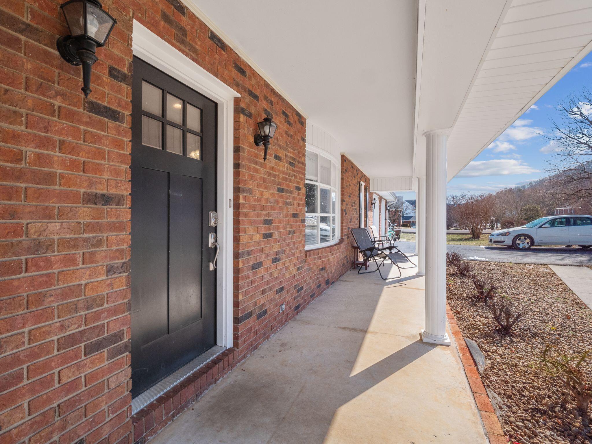 323 Winesap Road Roanoke, VA 24019 - Photo 4 of 36 04-323 Winesap Rd-MFW Media