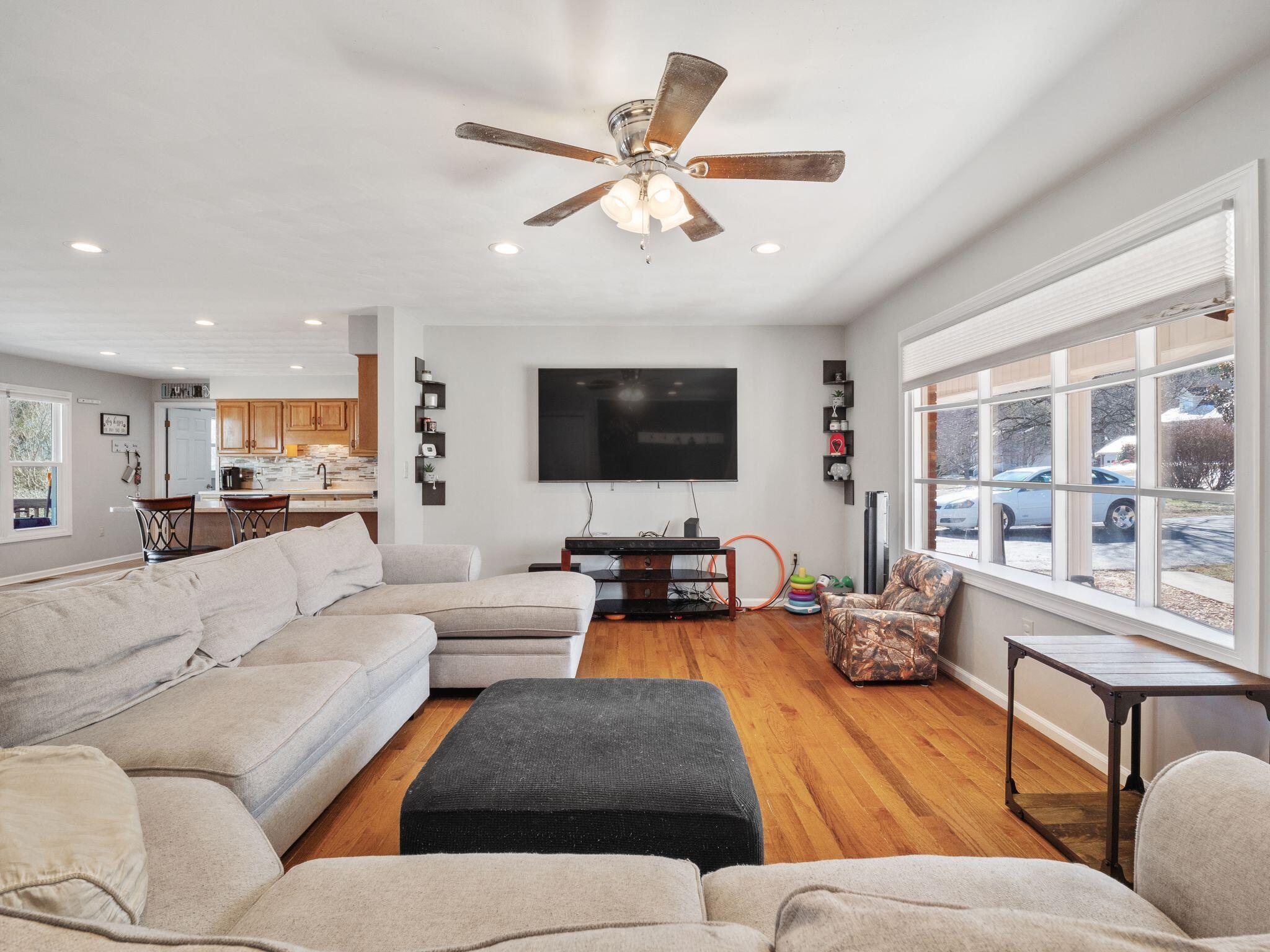 323 Winesap Road Roanoke, VA 24019 - Photo 5 of 36 05-323 Winesap Rd-MFW Media