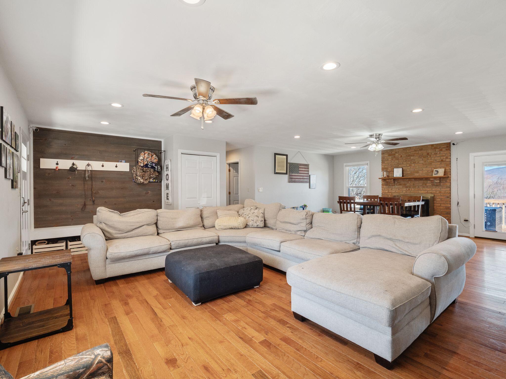 323 Winesap Road Roanoke, VA 24019 - Photo 8 of 36 08-323 Winesap Rd-MFW Media