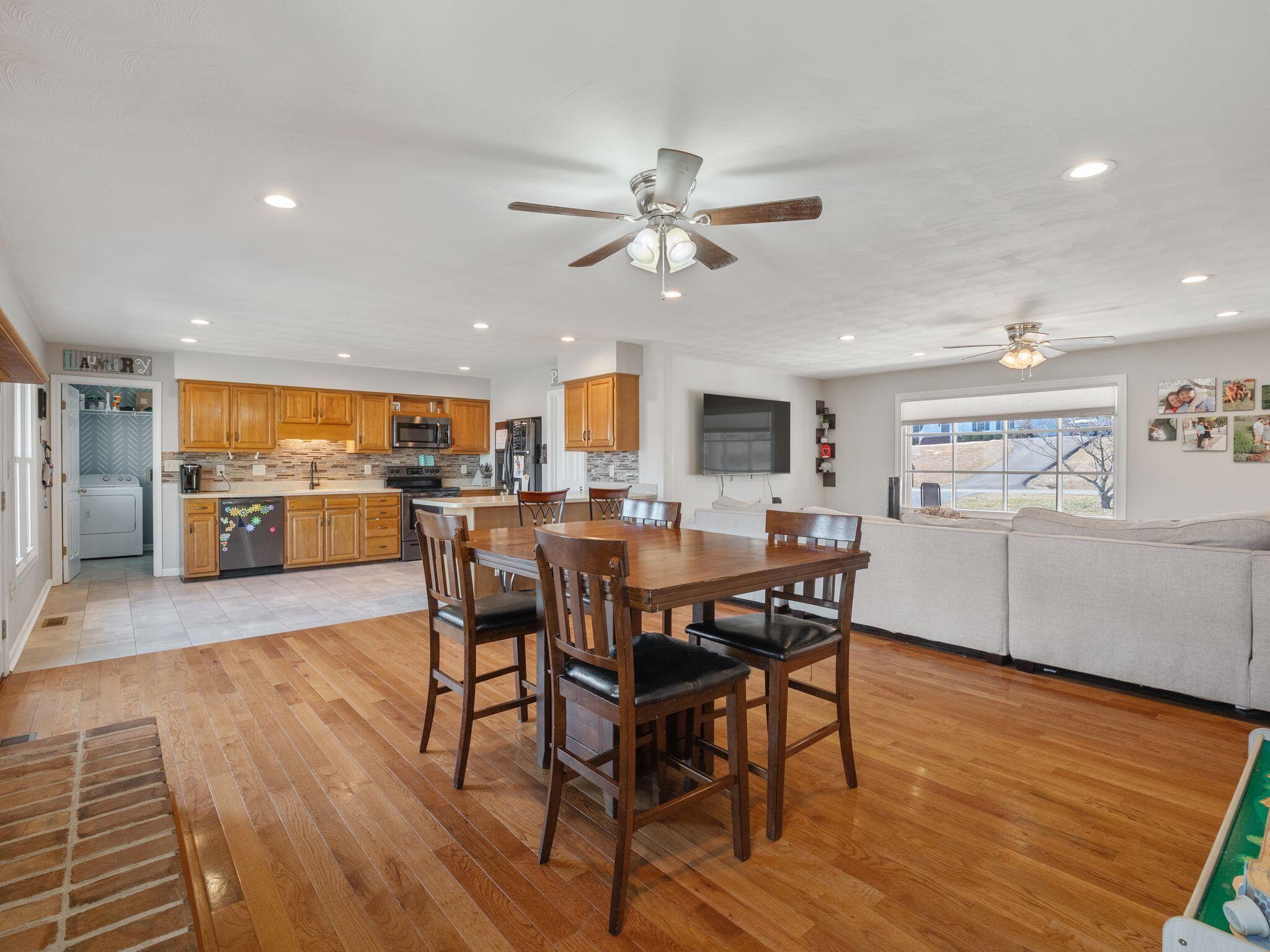 323 Winesap Road Roanoke, VA 24019 - Photo 9 of 36 09-323 Winesap Rd-MFW Media