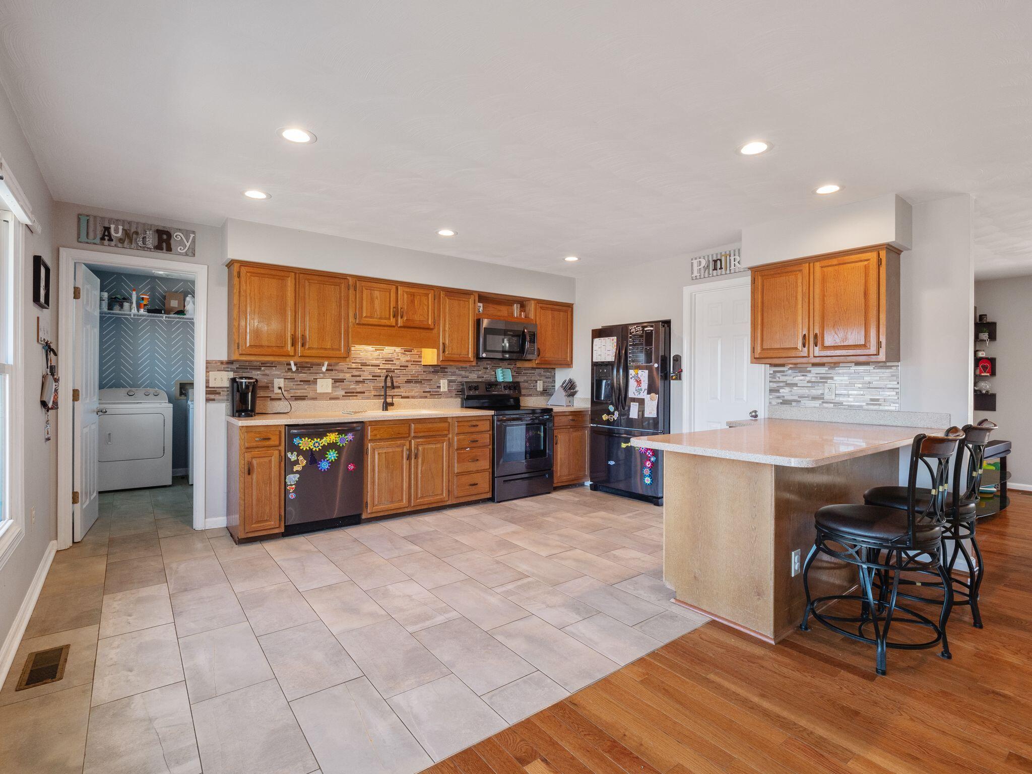 323 Winesap Road Roanoke, VA 24019 - Photo 10 of 36 10-323 Winesap Rd-MFW Media